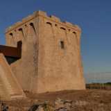 La Torre di Borraco a San Pietro in Bevagna. Si tratta di uno stabile in �pietra di carparo� alto 12 metri costruito nel 500 postazione di vedetta per difendersi dai pirati saraceni